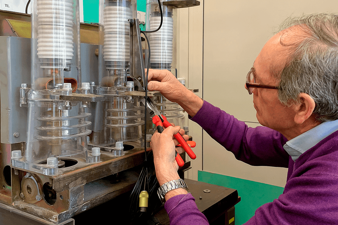 Development of a new attachment device for the rheostat transducer DP32