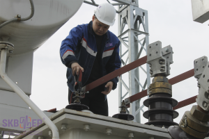  Fastening the measuring cable of the MIKO-8M(A) milli-ohmmeter to the diagnostic object