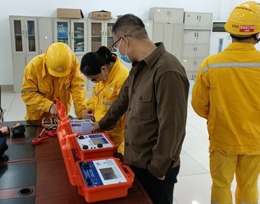 SKB EP representatives held instruments demonstration for Huzhou clients