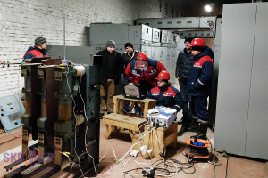 Operation of the PKV/U3.0 analyzer for HV circuit breaker testing